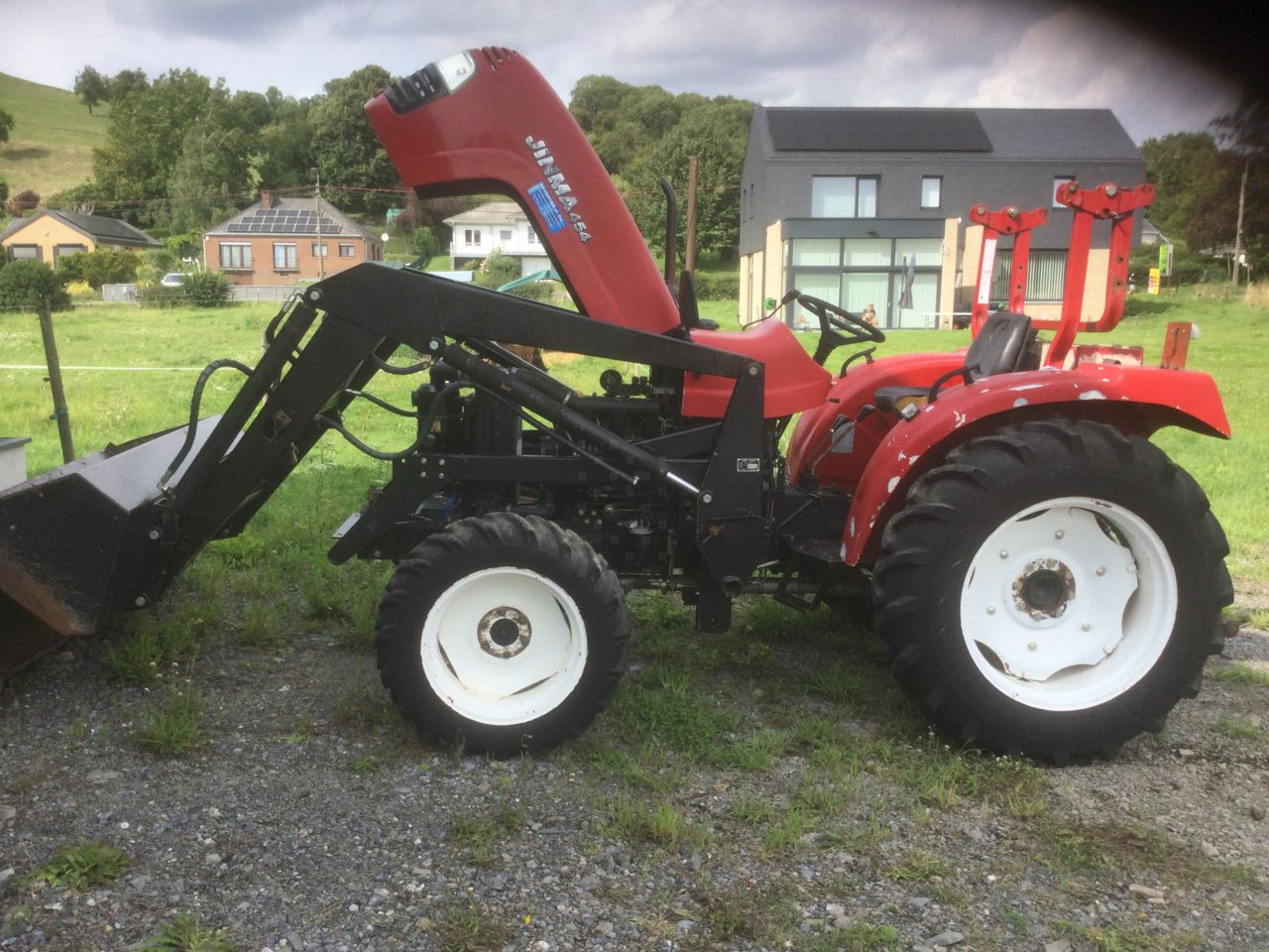 Jinma 454 - Traktor: obrázok 1 Jinma 454 - Traktor: obrázok 1