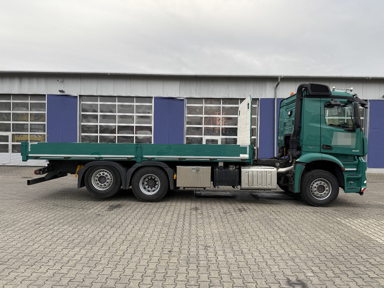 MERCEDES 2651 CON RETARDER - Valníkový/ Plošinový nákladný automobil: obrázok 3 MERCEDES 2651 CON RETARDER - Valníkový/ Plošinový nákladný automobil: obrázok 3