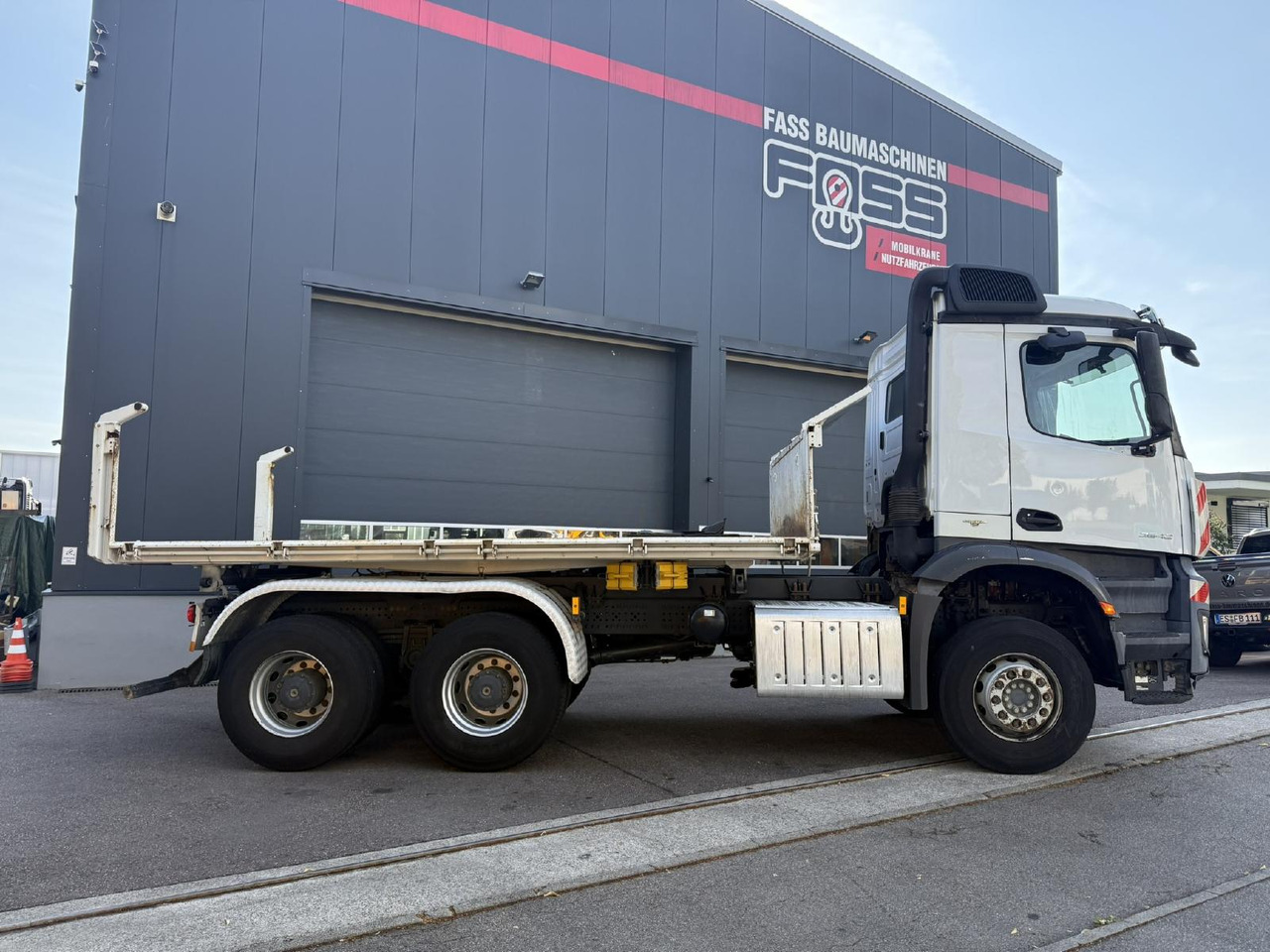 Mercedes Benz Mercedes-Benz Arocs 2642 K 6x4 | Meiller Kipper - Iné stroje: obrázok 5 Mercedes Benz Mercedes-Benz Arocs 2642 K 6x4 | Meiller Kipper - Iné stroje: obrázok 5