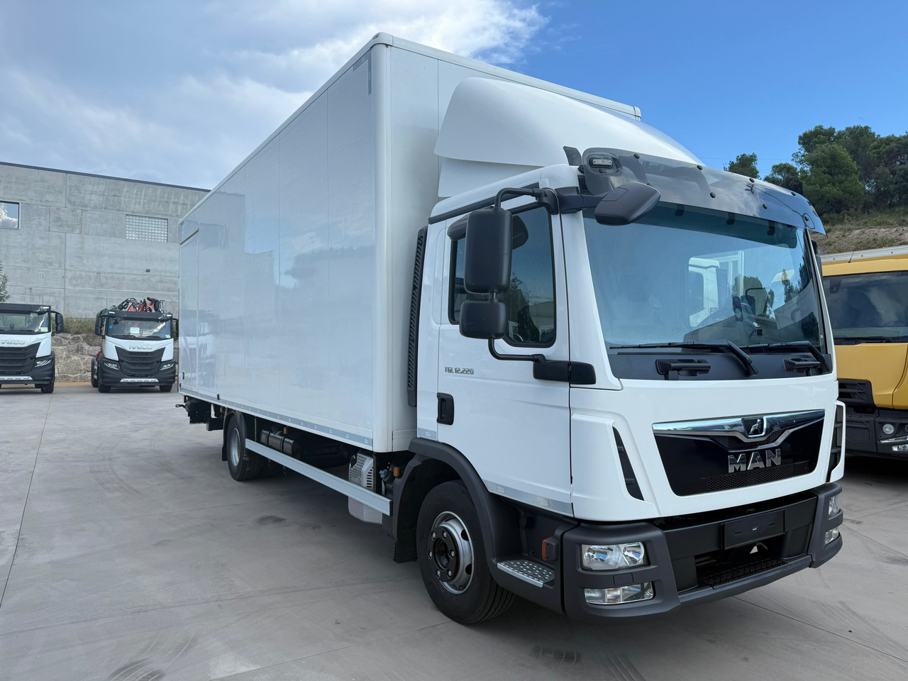 MAN 12.220 BL TGL E6 (Van) - Skříňový nákladní auto: obrázok 2 MAN 12.220 BL TGL E6 (Van) - Skříňový nákladní auto: obrázok 2
