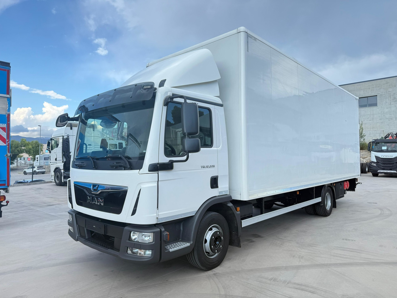 MAN 12.220 BL TGL E6 (Van) - Skříňový nákladní auto: obrázok 1 MAN 12.220 BL TGL E6 (Van) - Skříňový nákladní auto: obrázok 1