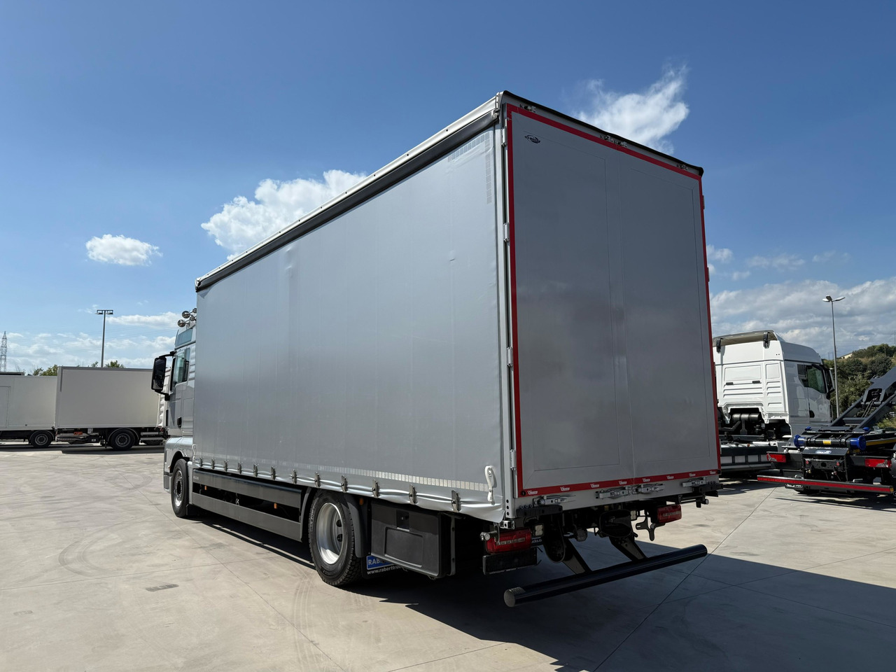 MAN 18.430 LL TGX E6 (Tauliner) - Plachtové nákladné vozidlo: obrázok 3 MAN 18.430 LL TGX E6 (Tauliner) - Plachtové nákladné vozidlo: obrázok 3