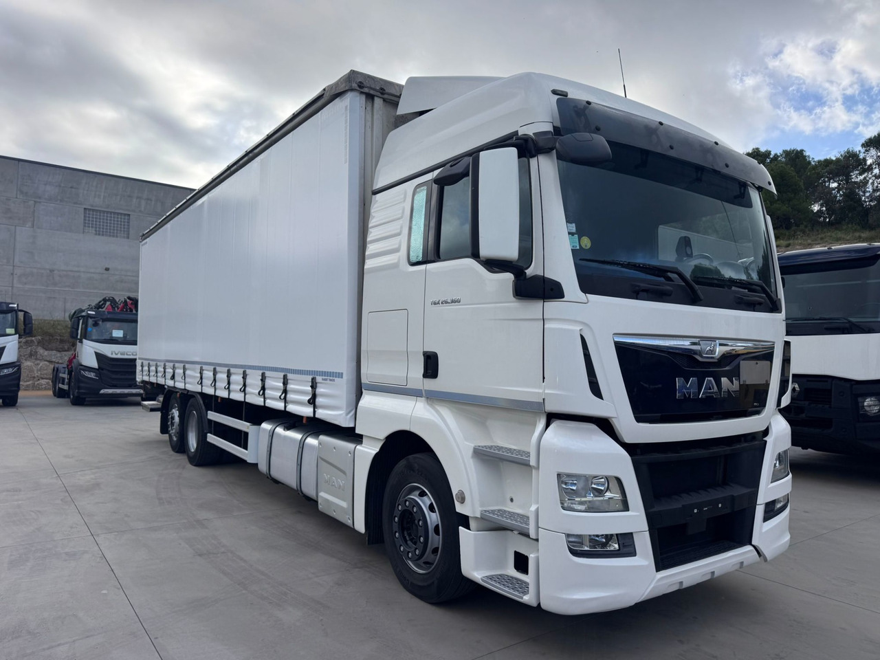 MAN 26.360 L TGX E6 (Tauliner) - Plachtové nákladné vozidlo: obrázok 2 MAN 26.360 L TGX E6 (Tauliner) - Plachtové nákladné vozidlo: obrázok 2