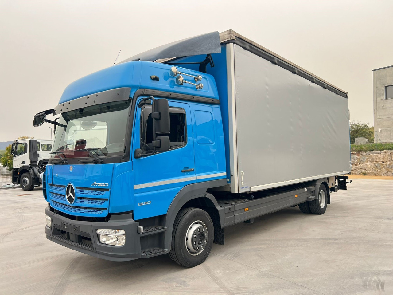 MERCEDES BENZ 13.30L Atego E6 (Tauliner) - Plachtové nákladné vozidlo: obrázok 1 MERCEDES BENZ 13.30L Atego E6 (Tauliner) - Plachtové nákladné vozidlo: obrázok 1