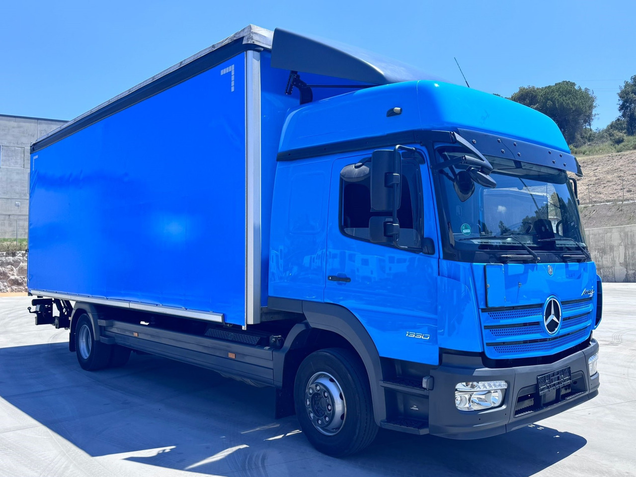 MERCEDES BENZ 13.30L Atego E6 (Tauliner) - Plachtové nákladné vozidlo: obrázok 2 MERCEDES BENZ 13.30L Atego E6 (Tauliner) - Plachtové nákladné vozidlo: obrázok 2