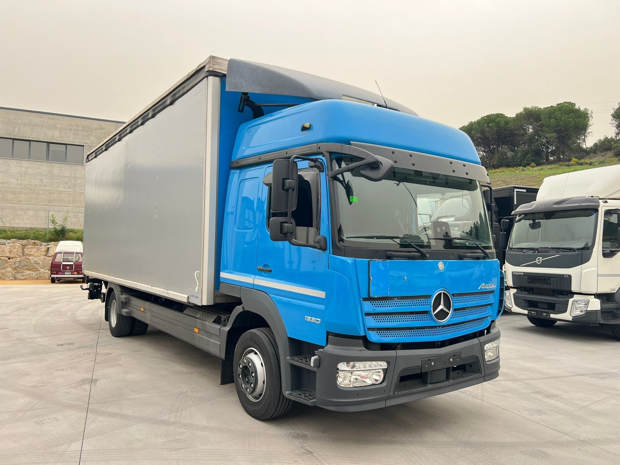 MERCEDES BENZ 13.30L Atego E6 (Tauliner) - Plachtové nákladné vozidlo: obrázok 2 MERCEDES BENZ 13.30L Atego E6 (Tauliner) - Plachtové nákladné vozidlo: obrázok 2