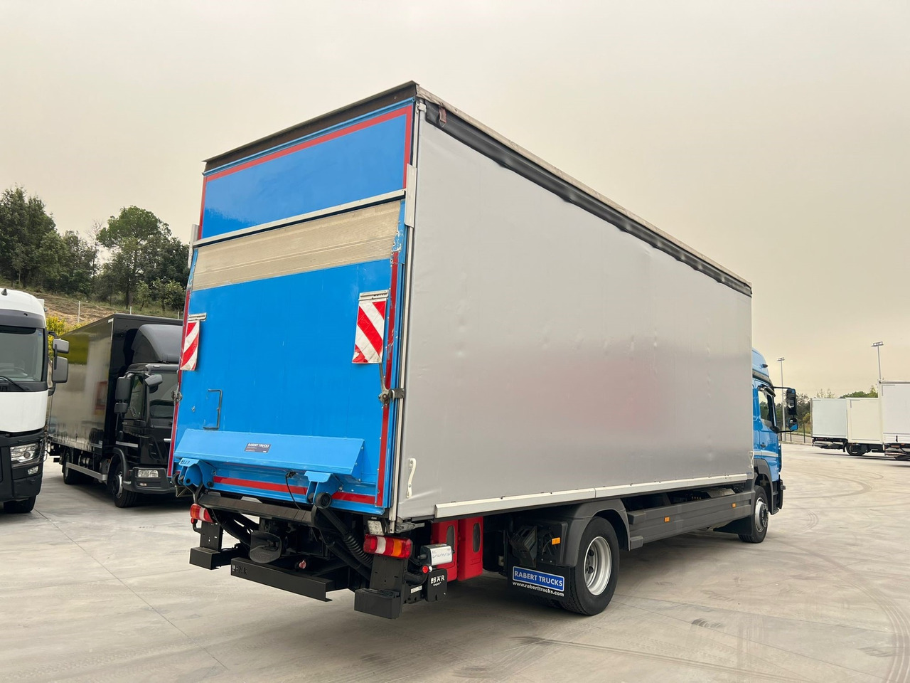 MERCEDES BENZ 13.30L Atego E6 (Tauliner) - Plachtové nákladné vozidlo: obrázok 3 MERCEDES BENZ 13.30L Atego E6 (Tauliner) - Plachtové nákladné vozidlo: obrázok 3