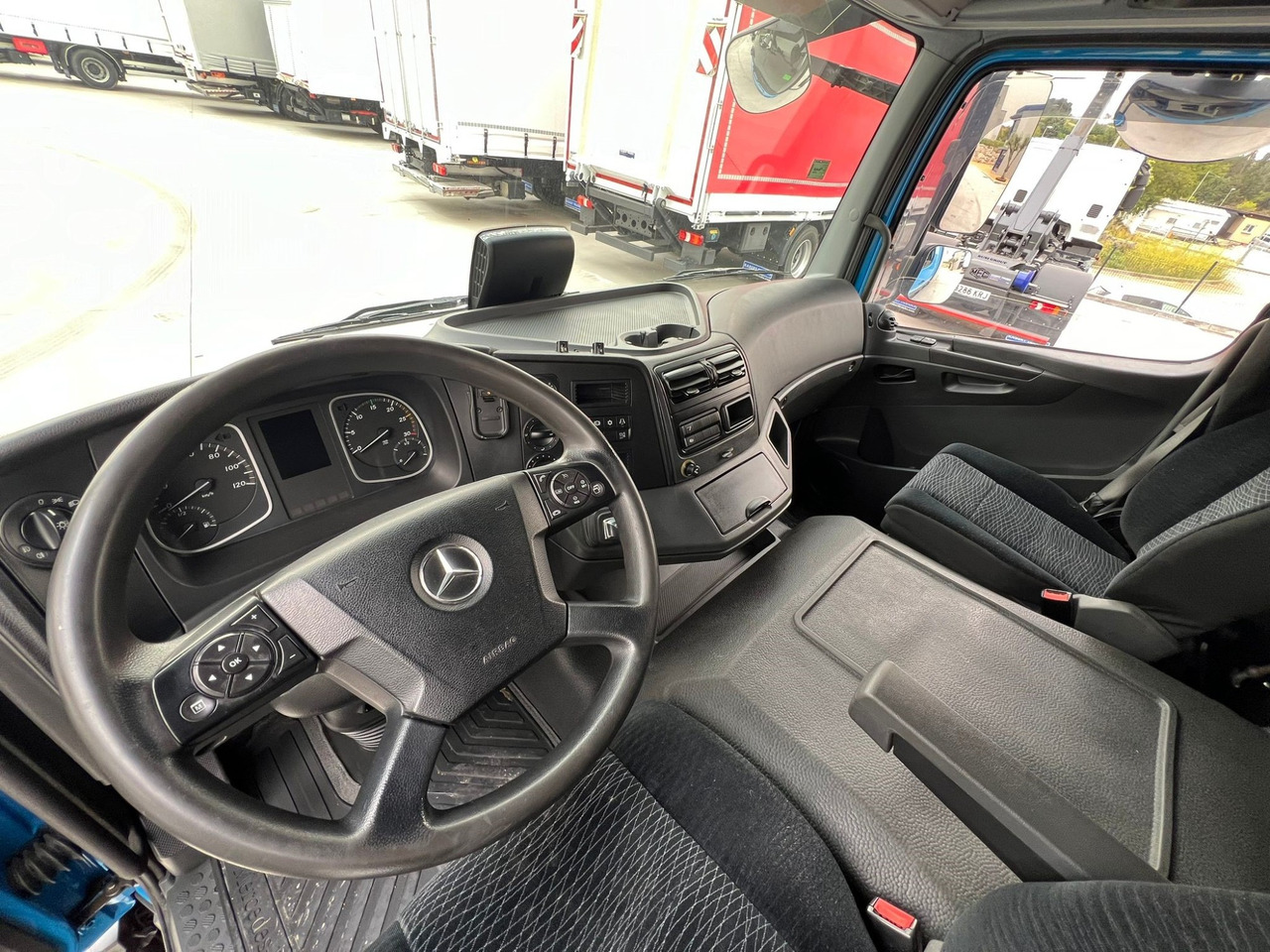 MERCEDES BENZ 13.30L Atego E6 (Tauliner) - Plachtové nákladné vozidlo: obrázok 5 MERCEDES BENZ 13.30L Atego E6 (Tauliner) - Plachtové nákladné vozidlo: obrázok 5