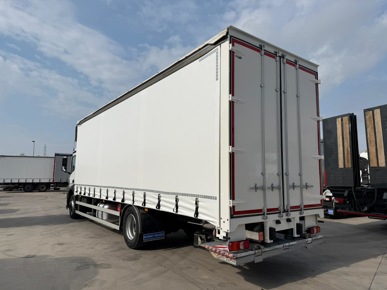 MERCEDES BENZ 18.27 Antos E6 (Tauliner) - Plachtové nákladné vozidlo: obrázok 4 MERCEDES BENZ 18.27 Antos E6 (Tauliner) - Plachtové nákladné vozidlo: obrázok 4