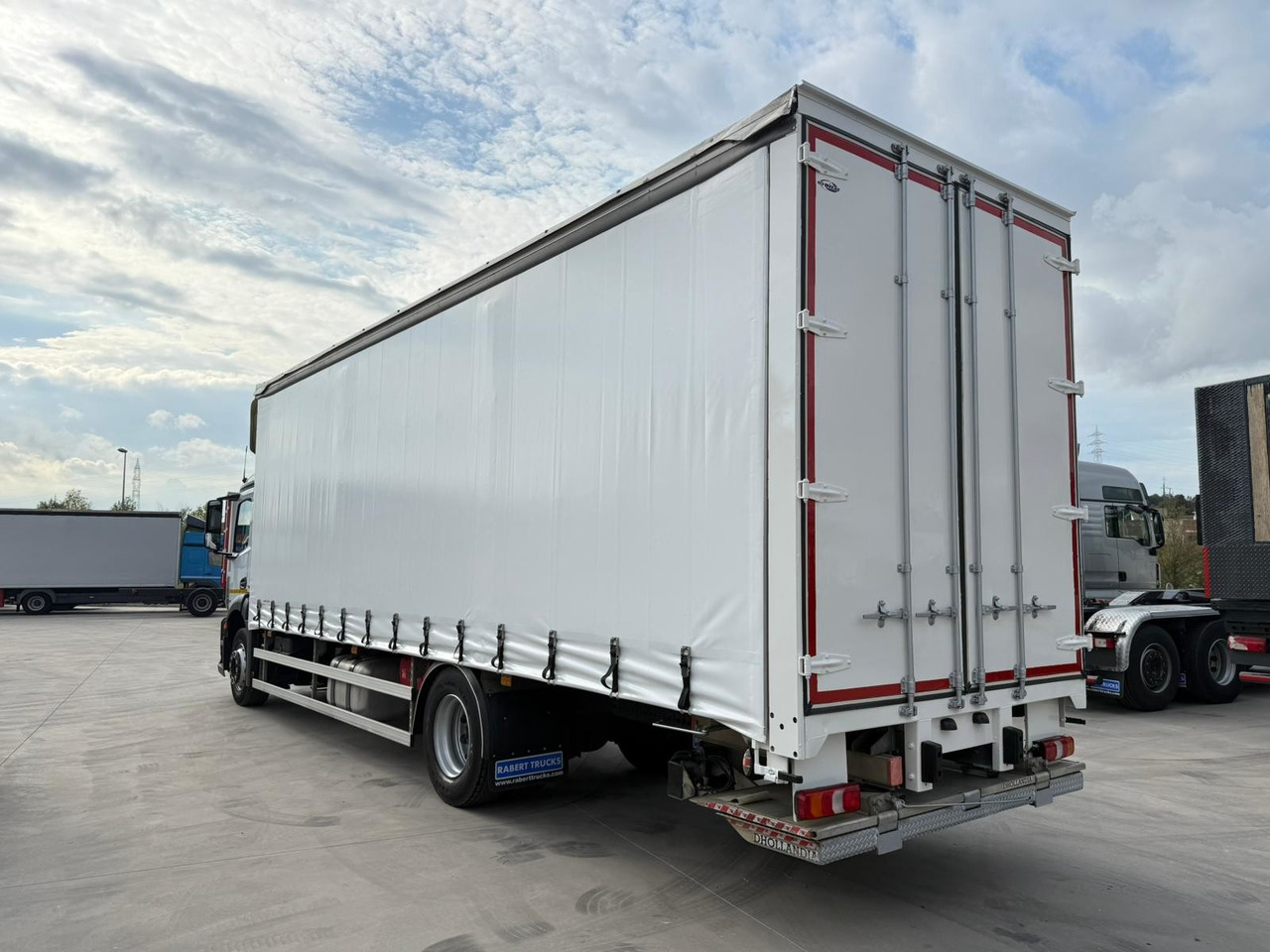 MERCEDES BENZ 18.27 Antos E6 (Tauliner) - Plachtové nákladné vozidlo: obrázok 4 MERCEDES BENZ 18.27 Antos E6 (Tauliner) - Plachtové nákladné vozidlo: obrázok 4