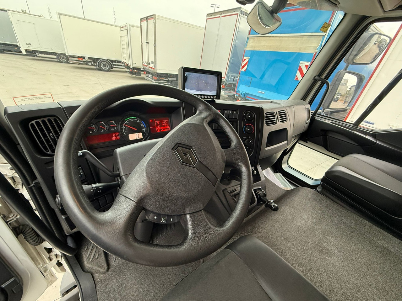 RENAULT D E6 (VAN) - Skříňový nákladní auto: obrázok 5 RENAULT D E6 (VAN) - Skříňový nákladní auto: obrázok 5