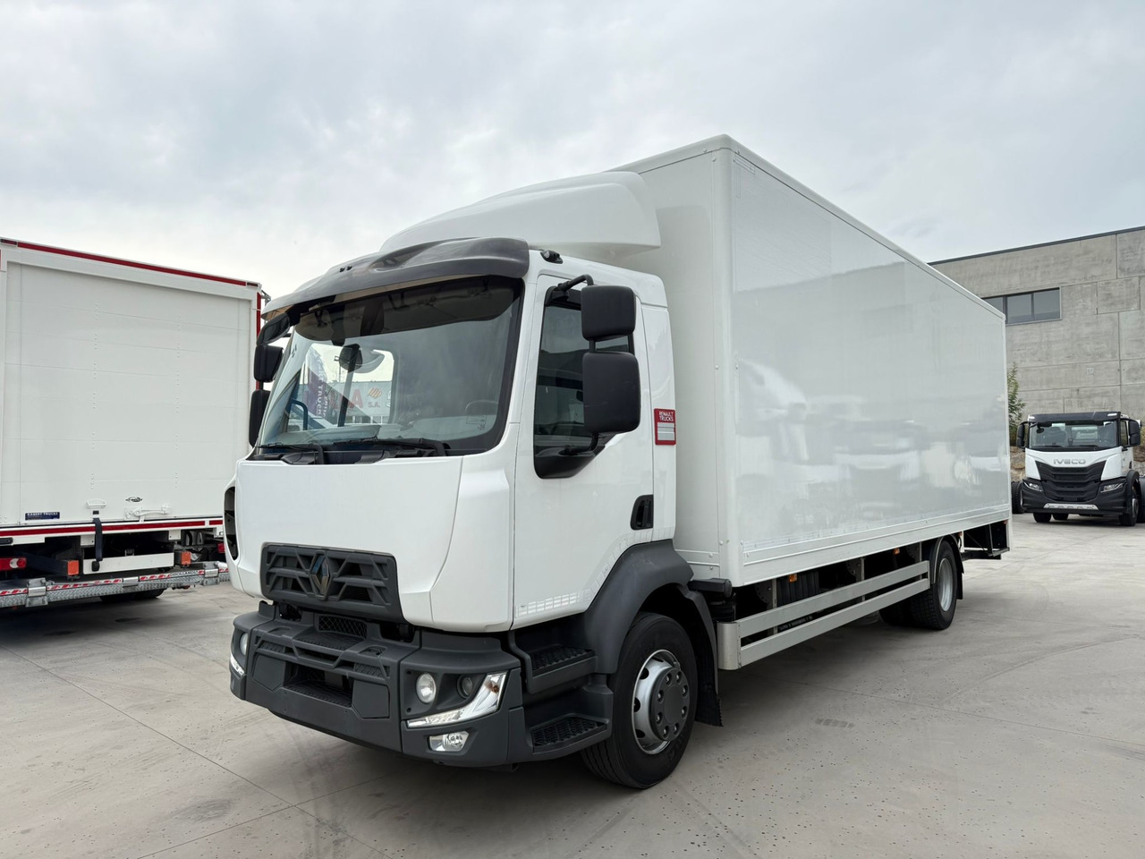 RENAULT D E6 (VAN) - Skříňový nákladní auto: obrázok 1 RENAULT D E6 (VAN) - Skříňový nákladní auto: obrázok 1