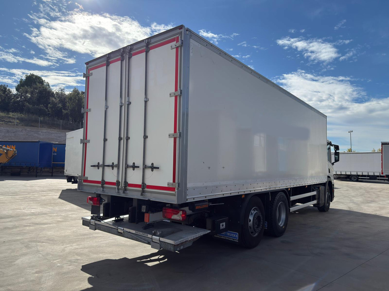 SCANIA P360 E6 (VAN) - Skříňový nákladní auto: obrázok 4 SCANIA P360 E6 (VAN) - Skříňový nákladní auto: obrázok 4