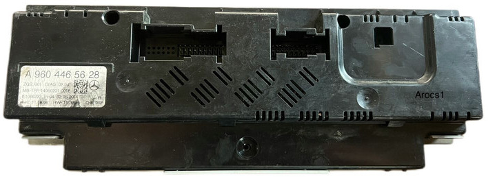 Mercedes-Benz - Palubná doska: obrázok 2 Mercedes-Benz - Palubná doska: obrázok 2