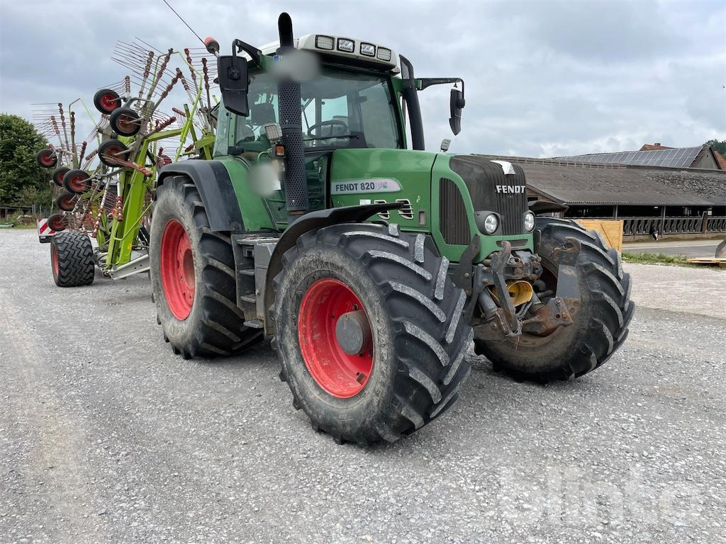 Fendt 820 Vario (2009) - Traktor: obrázok 2 Fendt 820 Vario (2009) - Traktor: obrázok 2