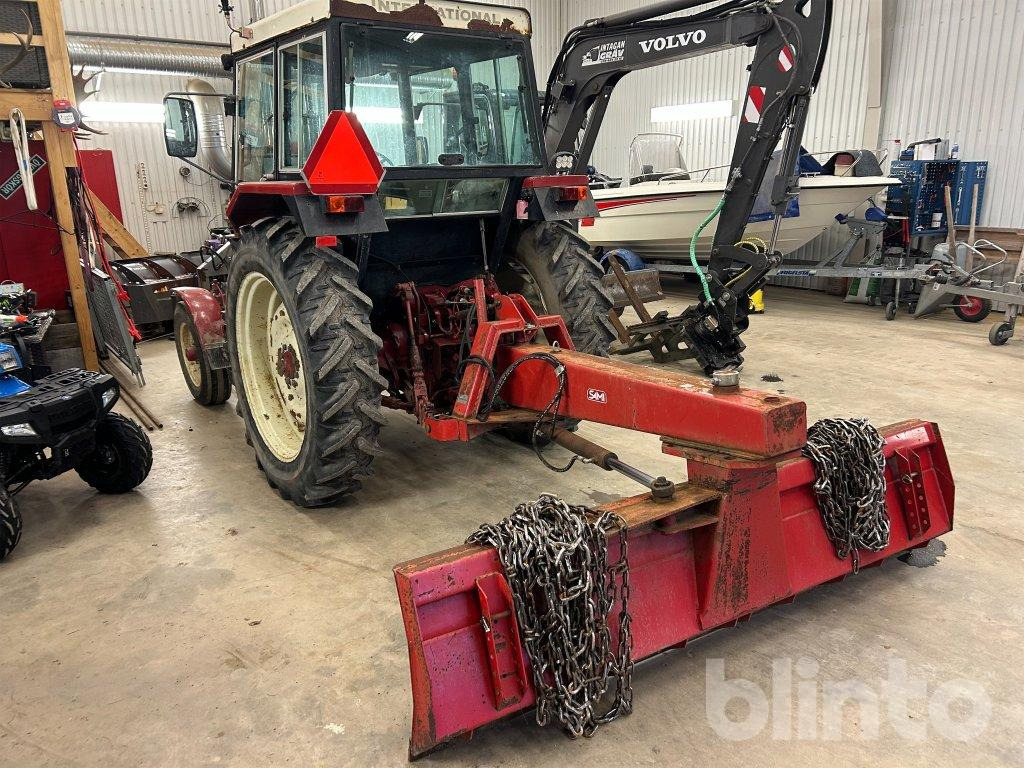 INTERNATIONAL 584 - Traktor: obrázok 5 INTERNATIONAL 584 - Traktor: obrázok 5