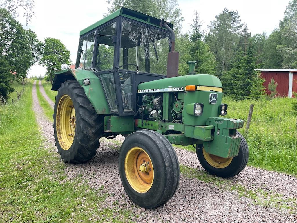 JOHN DEERE 2130 - Traktor: obrázok 2 JOHN DEERE 2130 - Traktor: obrázok 2