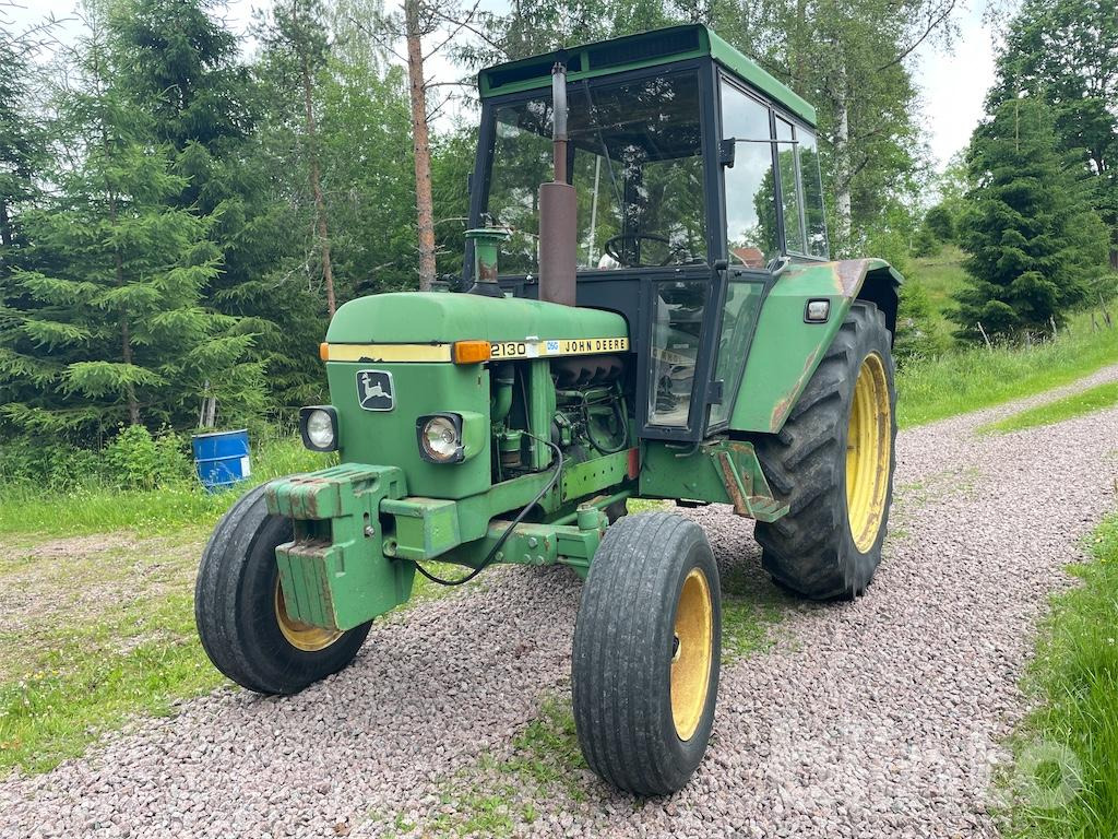 JOHN DEERE 2130 - Traktor: obrázok 1 JOHN DEERE 2130 - Traktor: obrázok 1