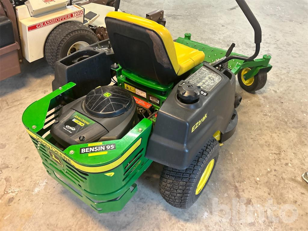 John Deere Z225 - Záhradná kosačka: obrázok 4 John Deere Z225 - Záhradná kosačka: obrázok 4