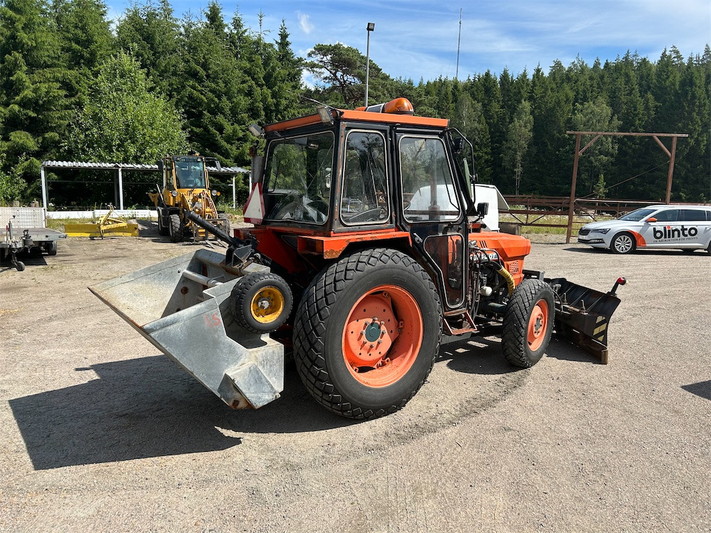 KUBOTA L 345 MKII DT - Traktor: obrázok 5 KUBOTA L 345 MKII DT - Traktor: obrázok 5
