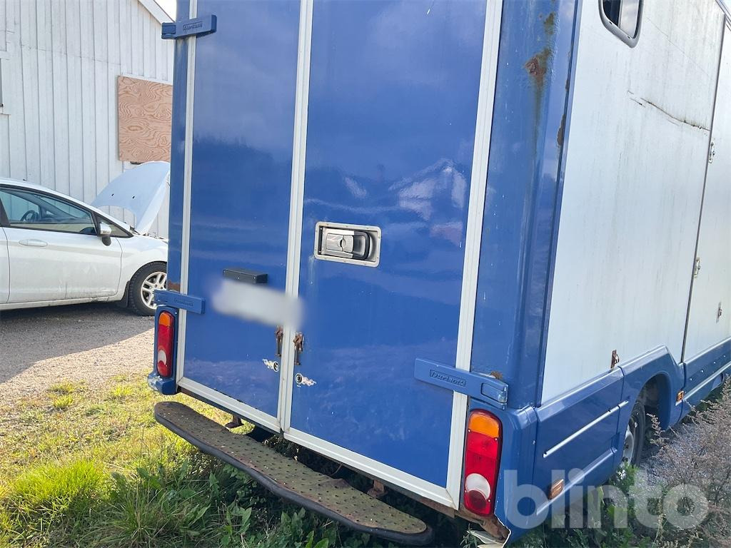 RENAULT VAE4F2 - Nákladné auto na prepravu koní: obrázok 3 RENAULT VAE4F2 - Nákladné auto na prepravu koní: obrázok 3
