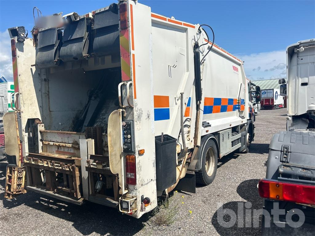 SCANIA P94DB4X2LA230 - Auto na odvoz odpadu: obrázok 4 SCANIA P94DB4X2LA230 - Auto na odvoz odpadu: obrázok 4