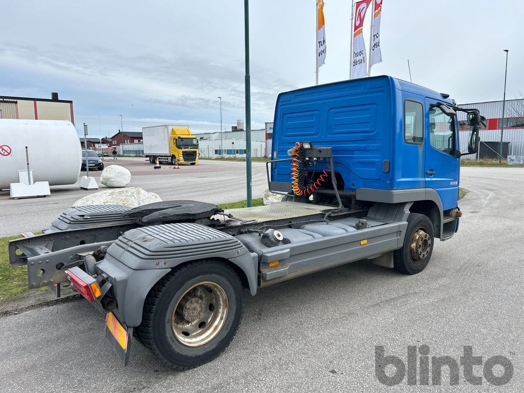 MERCEDES-BENZ 1328 LS 4X - Ťahač: obrázok 5 MERCEDES-BENZ 1328 LS 4X - Ťahač: obrázok 5