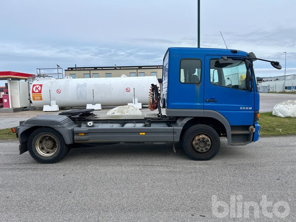 MERCEDES-BENZ 1328 LS 4X - Ťahač: obrázok 4 MERCEDES-BENZ 1328 LS 4X - Ťahač: obrázok 4