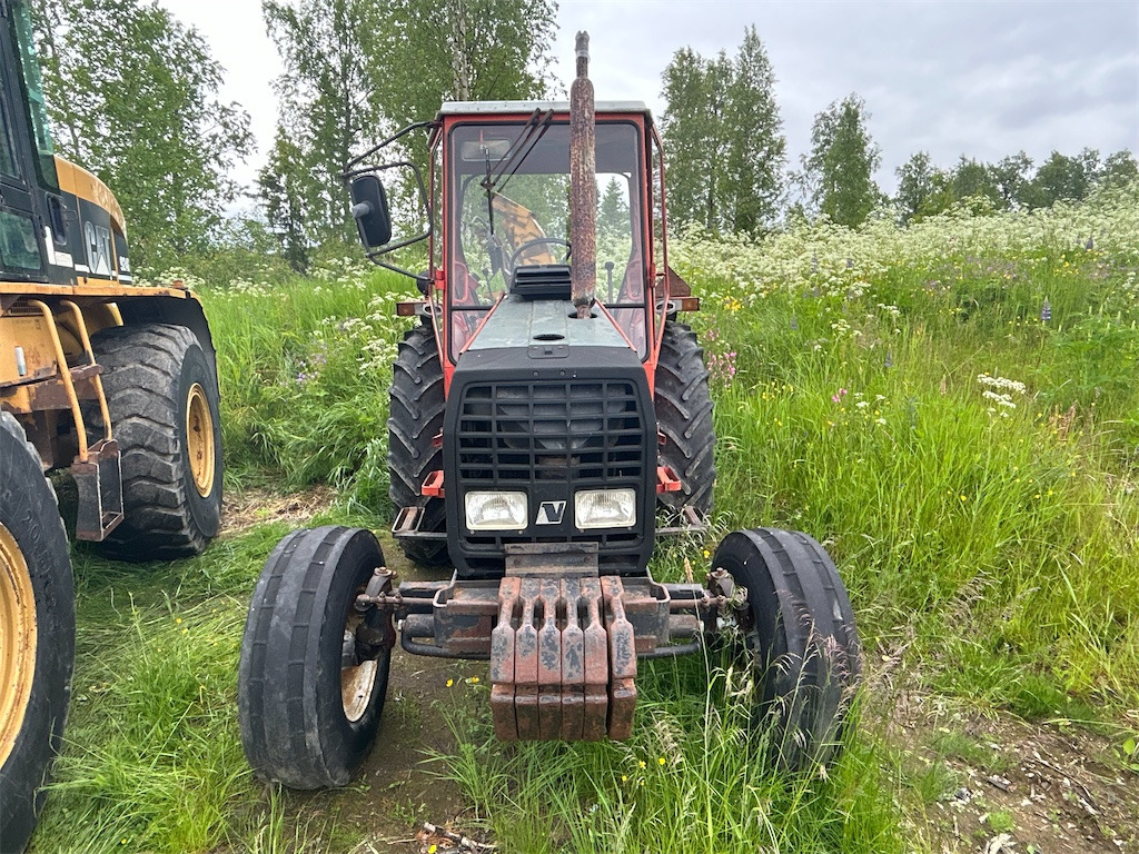 VALMET 604 - Traktor: obrázok 2 VALMET 604 - Traktor: obrázok 2
