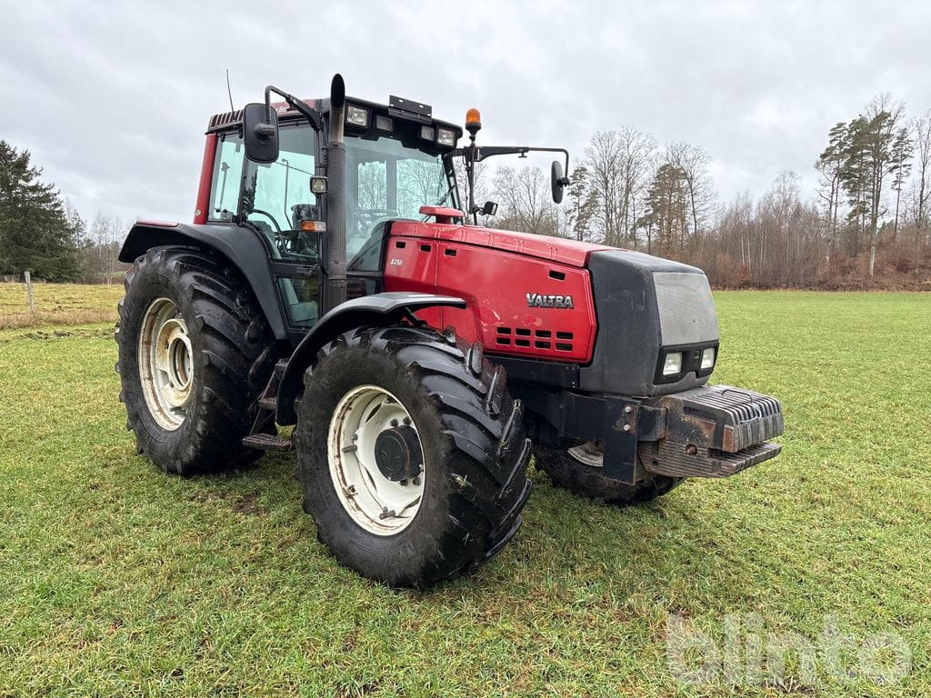 VALTRA 8350-4 HITECH - Traktor: obrázok 3 VALTRA 8350-4 HITECH - Traktor: obrázok 3