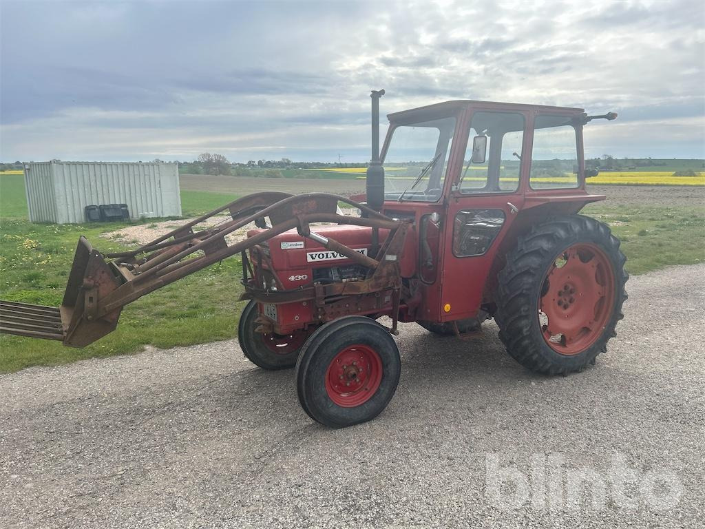 VOLVO-BM T 430 Ålö lastare och 2 redskap - Traktor: obrázok 1 VOLVO-BM T 430 Ålö lastare och 2 redskap - Traktor: obrázok 1