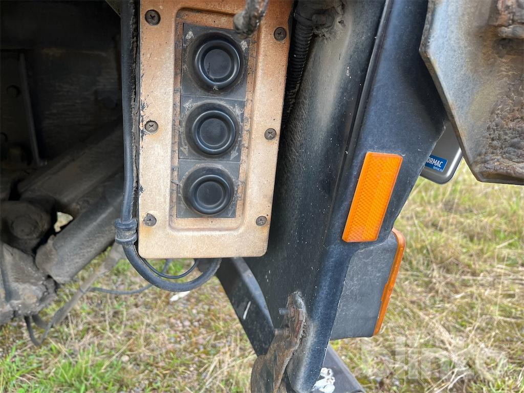 Plachtové nákladné vozidlo VOLVO FL 615 4X2: obrázok 39