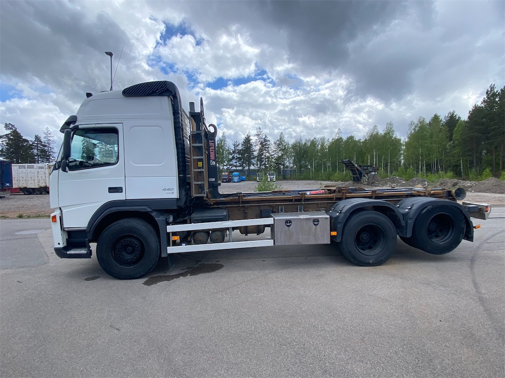 VOLVO FM-440 6*2 - Hákový nosič kontajnerov: obrázok 2 VOLVO FM-440 6*2 - Hákový nosič kontajnerov: obrázok 2