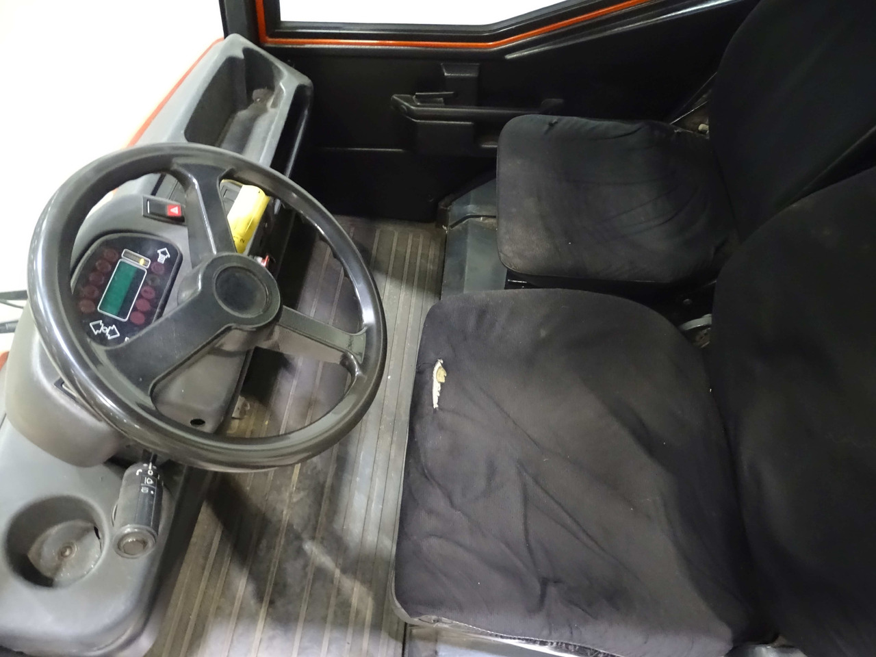 Linde P250 - Elektricky tahač: obrázok 3 Linde P250 - Elektricky tahač: obrázok 3