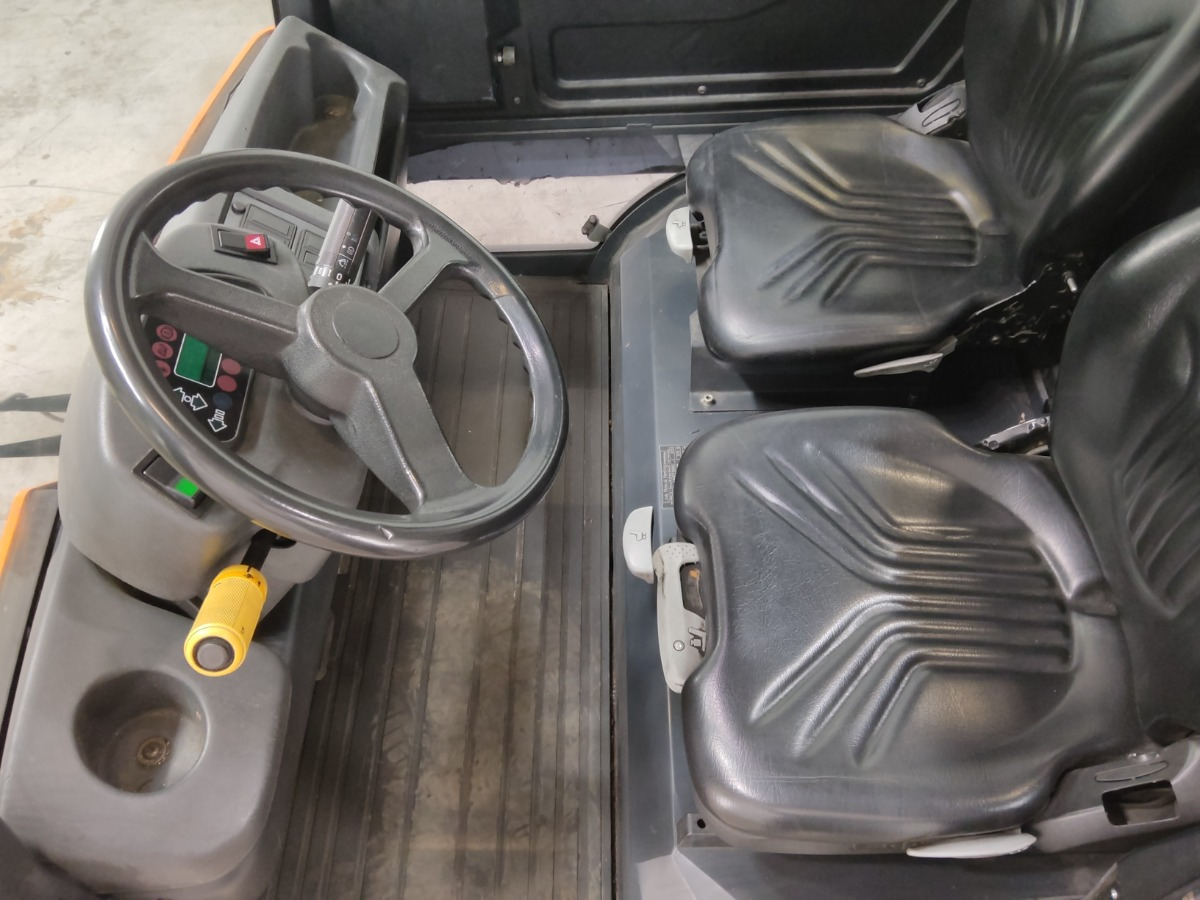 Linde P250 - Elektricky tahač: obrázok 3 Linde P250 - Elektricky tahač: obrázok 3