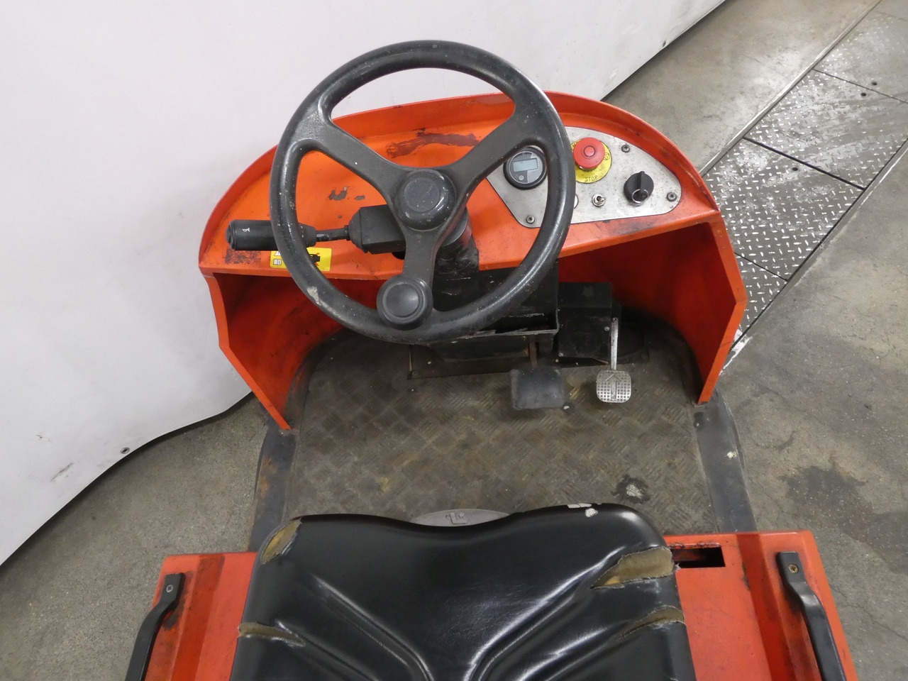 Linde T800 - Elektricky tahač: obrázok 3 Linde T800 - Elektricky tahač: obrázok 3