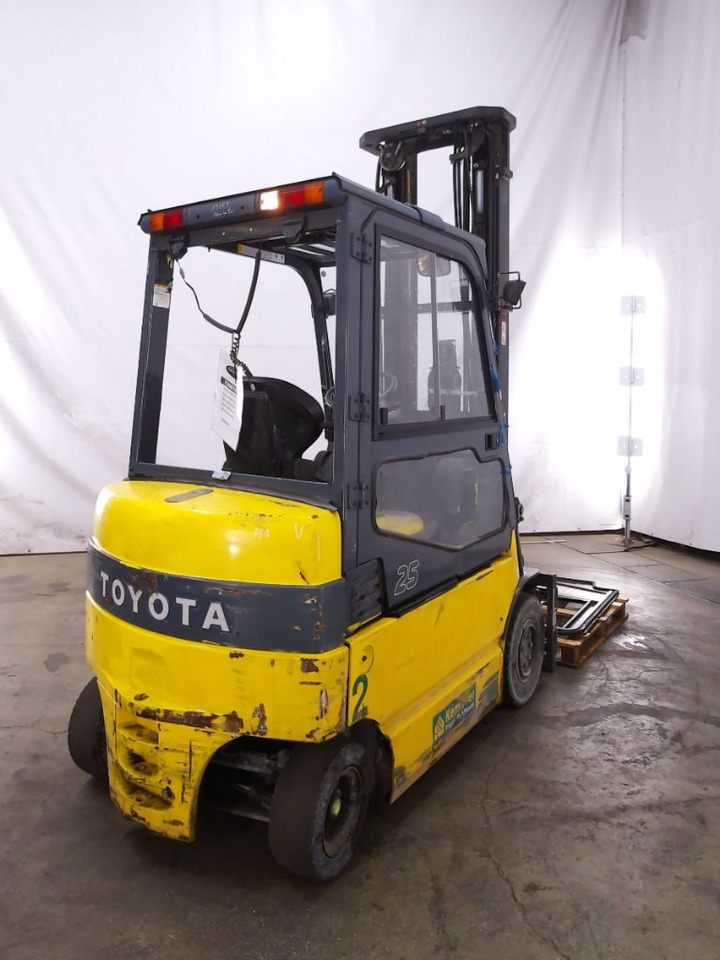 Toyota 7FBMF25 - Elektrický vysokozdvižný vozík: obrázok 2 Toyota 7FBMF25 - Elektrický vysokozdvižný vozík: obrázok 2