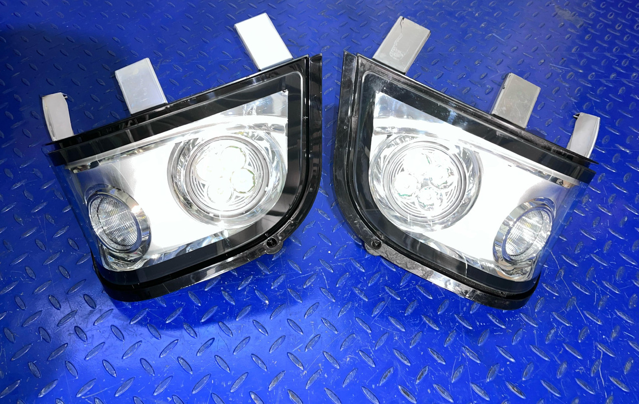 HELLA Headlight Set 1KE996 600-05 / 06 - Svetlomety: obrázok 1 HELLA Headlight Set 1KE996 600-05 / 06 - Svetlomety: obrázok 1