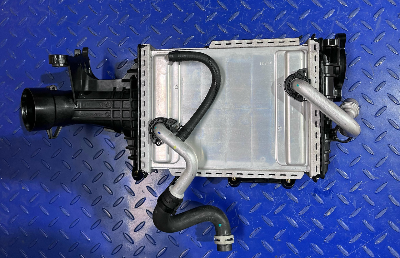 MAHLE Mercedes Benz A6560903900 - Medzichladič: obrázok 1 MAHLE Mercedes Benz A6560903900 - Medzichladič: obrázok 1