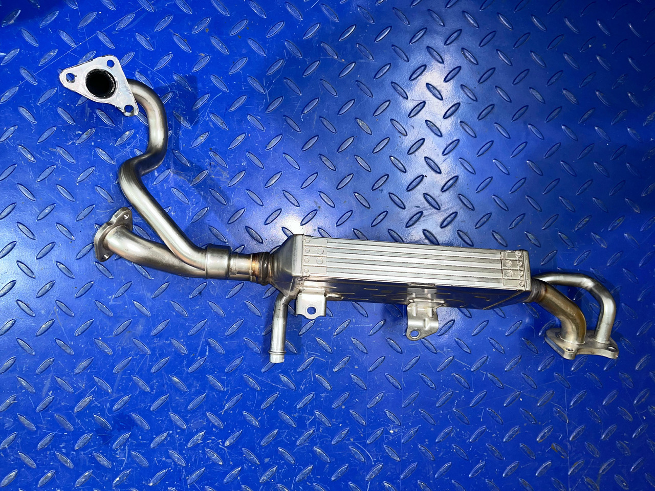 Mercedes Benz EGR Cooler A6421401875 - EGR chladič: obrázok 2 Mercedes Benz EGR Cooler A6421401875 - EGR chladič: obrázok 2