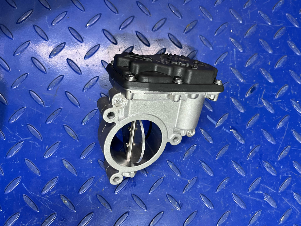 Mercedes Benz OM654 Throttle Valve A6540900070 - Ventil: obrázok 2 Mercedes Benz OM654 Throttle Valve A6540900070 - Ventil: obrázok 2