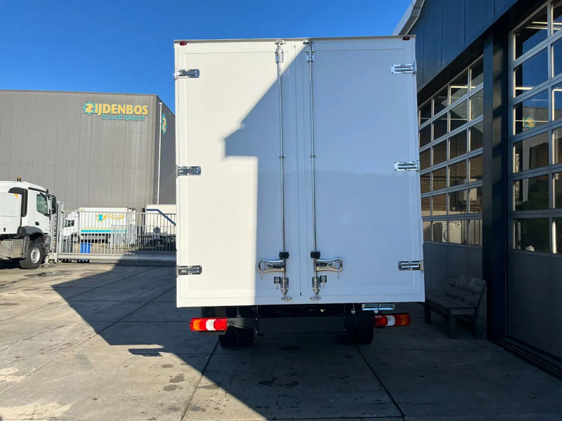 Mercedes-Benz Accelo 915 4x2 Closed Cargo Truck - Skříňový nákladní auto: obrázok 5 Mercedes-Benz Accelo 915 4x2 Closed Cargo Truck - Skříňový nákladní auto: obrázok 5