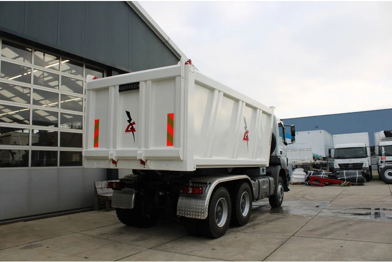 Mercedes-Benz Axor 3344 K 6x4 Tipper Truck - Sklápač: obrázok 4 Mercedes-Benz Axor 3344 K 6x4 Tipper Truck - Sklápač: obrázok 4