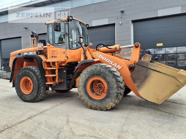 Doosan DL300 - Kolesový nakladač: obrázok 1 Doosan DL300 - Kolesový nakladač: obrázok 1