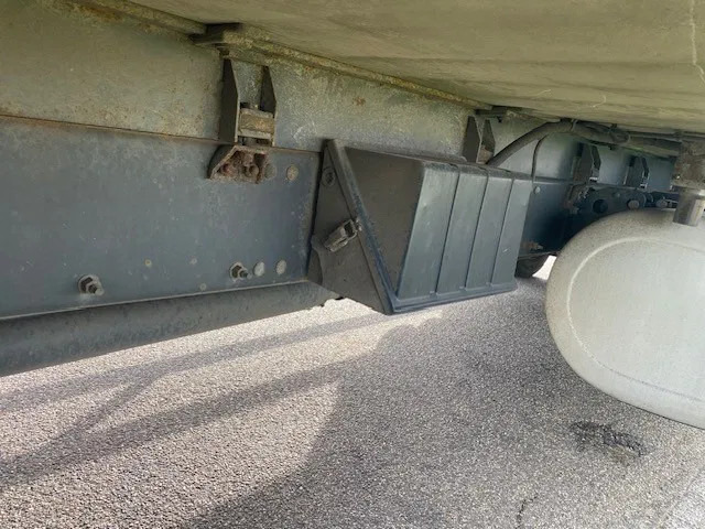 Volvo FM 330 koel vries 2 temperaturen ,CARRIER,met tussenwand, zijdeur en laadklep - Chladirenské nákladné vozidlo: obrázok 5 Volvo FM 330 koel vries 2 temperaturen ,CARRIER,met tussenwand, zijdeur en laadklep - Chladirenské nákladné vozidlo: obrázok 5