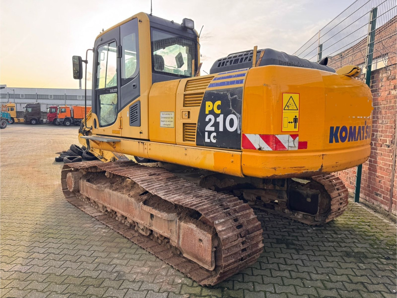 Komatsu PC 210 LCD-8 - Pásové rýpadlo: obrázok 2 Komatsu PC 210 LCD-8 - Pásové rýpadlo: obrázok 2