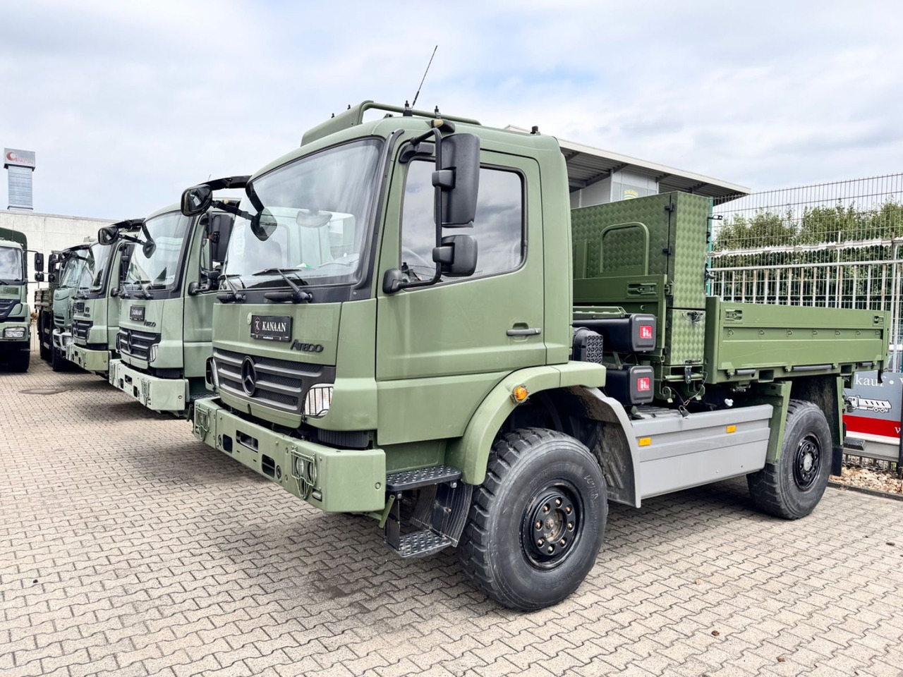 Mercedes-Benz 1018 Atego 4x4 Allrad Miltär Camper - Dodávka valník: obrázok 1 Mercedes-Benz 1018 Atego 4x4 Allrad Miltär Camper - Dodávka valník: obrázok 1