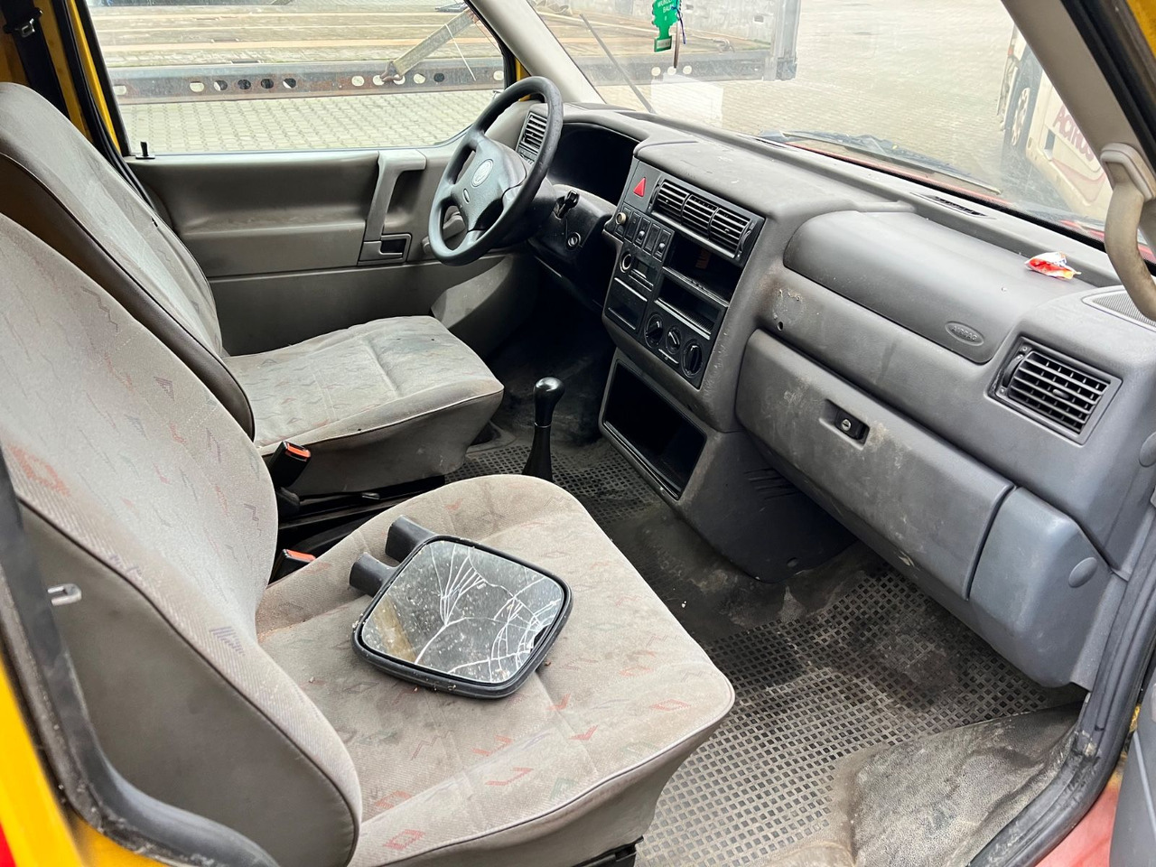 Volkswagen T4 2.5 TDi Kasten - Malá dodávka: obrázok 5 Volkswagen T4 2.5 TDi Kasten - Malá dodávka: obrázok 5