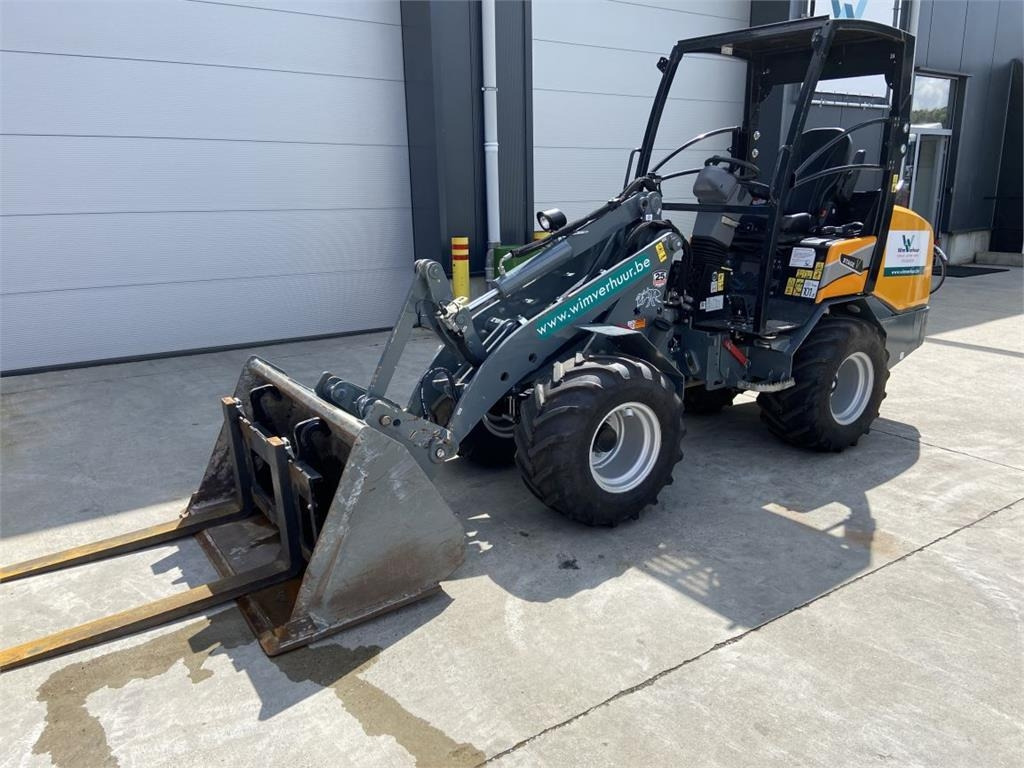 GiANT G2700 Xtra HD (6436) - Kĺbový nakladač: obrázok 2 GiANT G2700 Xtra HD (6436) - Kĺbový nakladač: obrázok 2