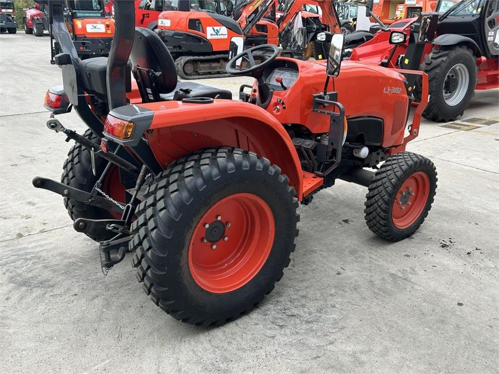Kubota L1-382 (7325) - Komunálny traktor: obrázok 4 Kubota L1-382 (7325) - Komunálny traktor: obrázok 4